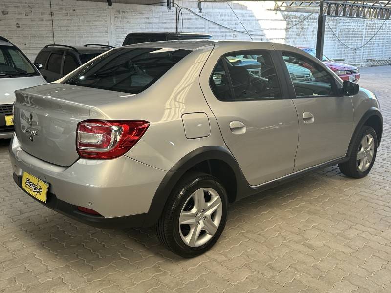 RENAULT - LOGAN - 2021/2022 - Prata - R$ 69.900,00