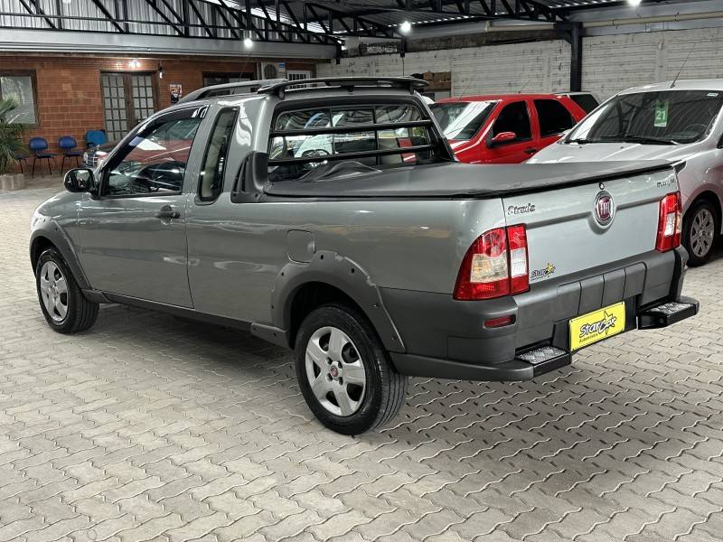 FIAT - STRADA - 2013/2013 - Cinza - R$ 44.900,00