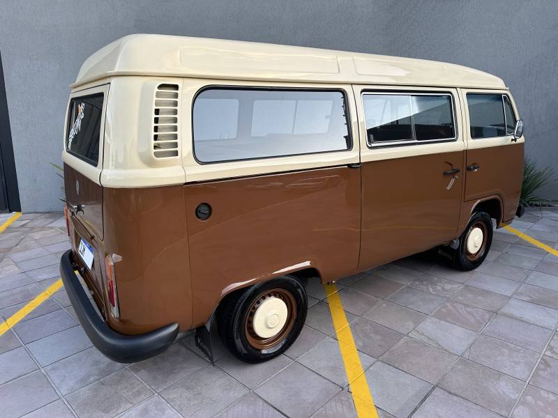 VOLKSWAGEN - KOMBI - 2000/2000 - Marrom - R$ 65.000,00