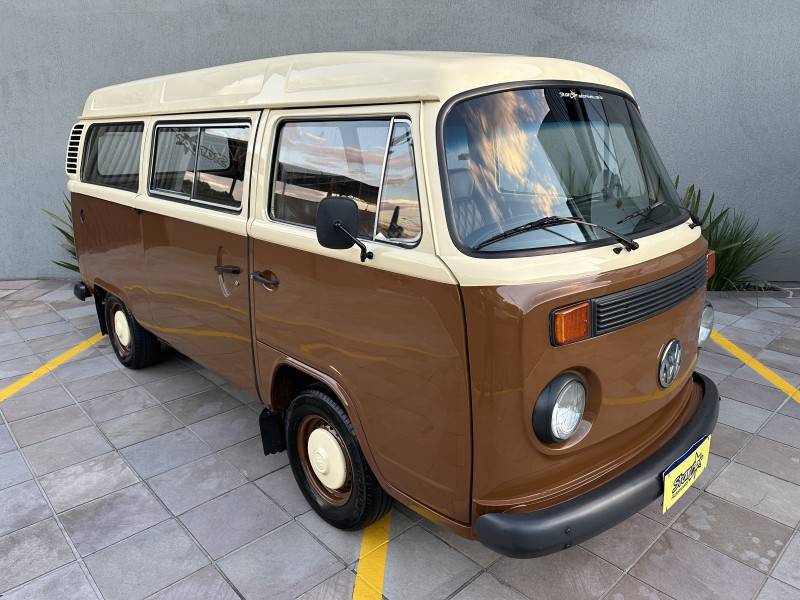 VOLKSWAGEN - KOMBI - 2000/2000 - Marrom - R$ 65.000,00