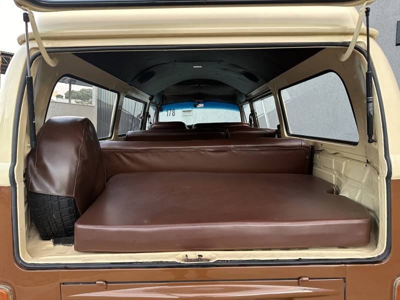 VOLKSWAGEN - KOMBI - 2000/2000 - Marrom - R$ 65.000,00